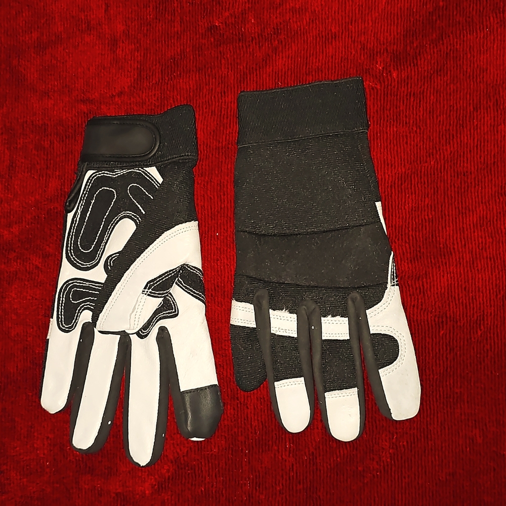 White&black leather gloves